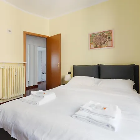 Sondrio M3 - Spacious With Balcony! Apartamento *