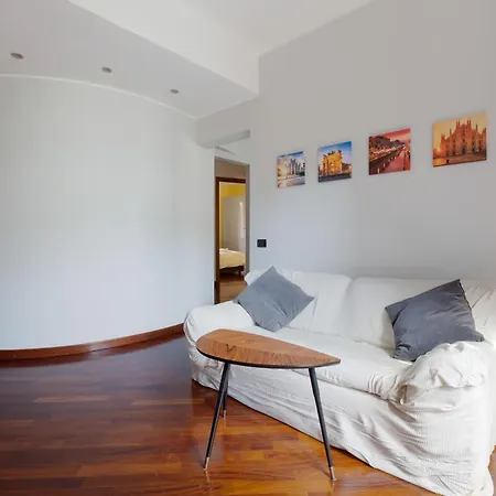 Sondrio M3 - Spacious With Balcony! * Milano