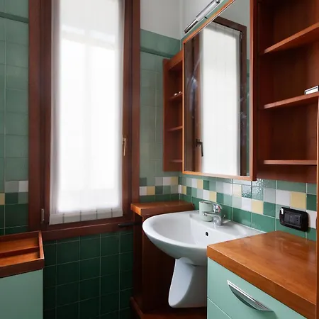 Sondrio M3 - Spacious With Balcony! Apartamento Milão